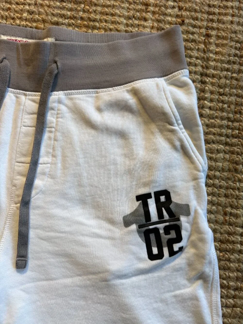 True Religion Mens White & Gray TR 02 Cutoff Sweat Shorts Size M